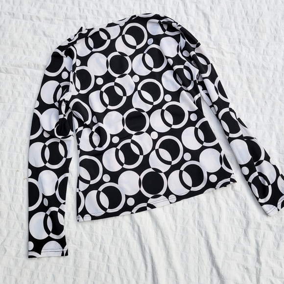 Current Black & White Pattern Top - Picture 4 of 4